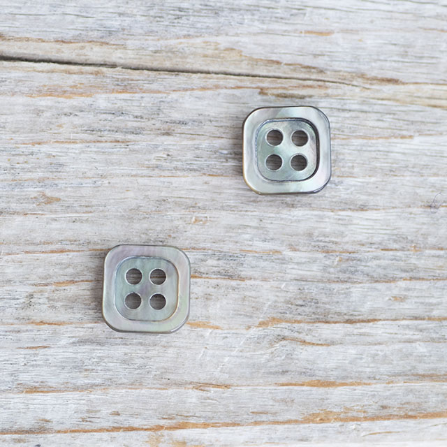 【四角いボタン】黒蝶貝ボタン#bt039 4穴10mm