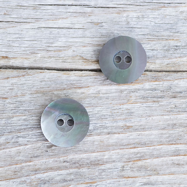 【丸型(シンプルデザイン)】黒蝶貝 貝ボタン#bt060 2穴11.5mm