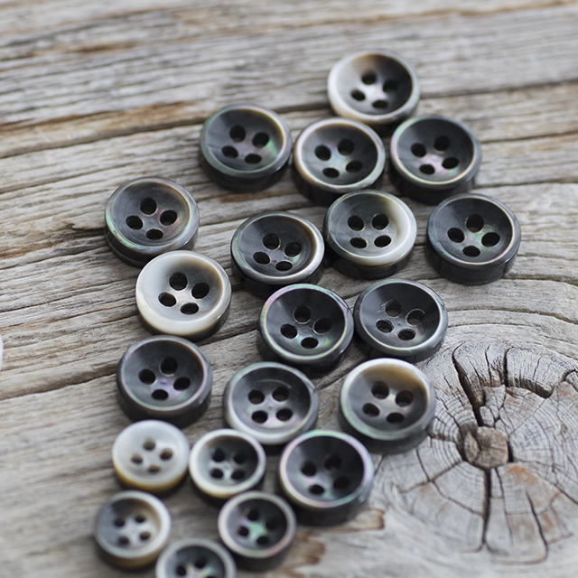 【厚みのあるボタン(シャツ用 4mm厚)】黒蝶貝ボタン#bt131 4穴9mm5個&11.5mm15個セット【10%OFF】