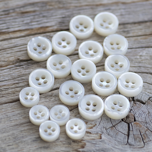 【厚みのあるボタン(4mm厚)】白蝶貝貝ボタン#bt131 4穴9mm5個&11.5mm15個セット【10%OFF】