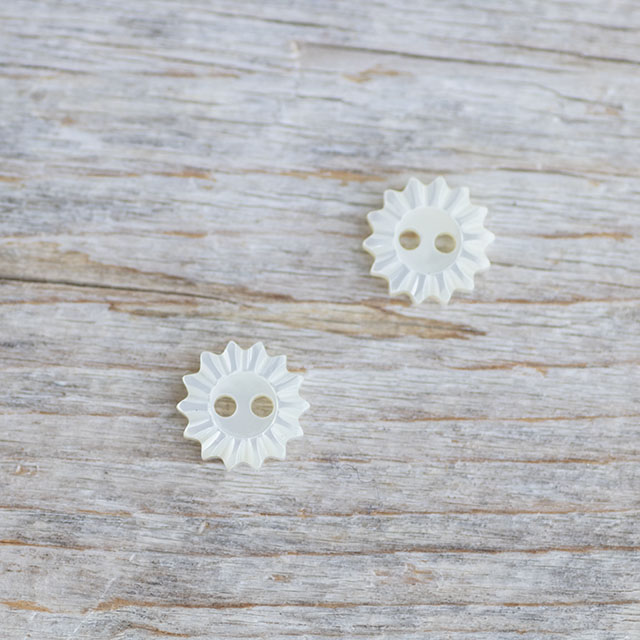 【shooting star 流れ星ボタン】高瀬貝 貝ボタン#bt134 2穴10mm