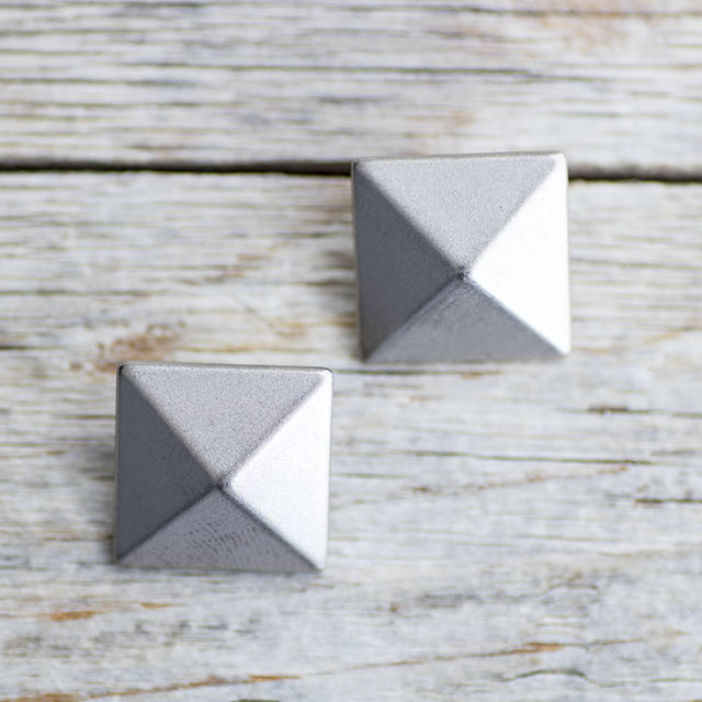 スタッズボタン