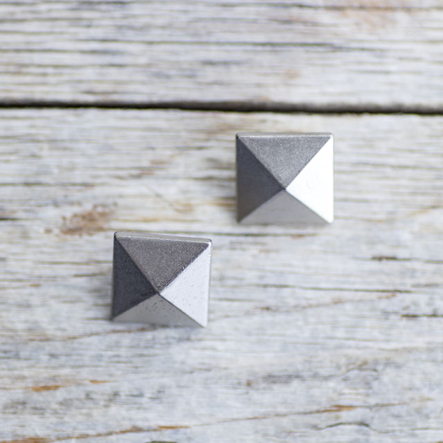 スタッズボタン