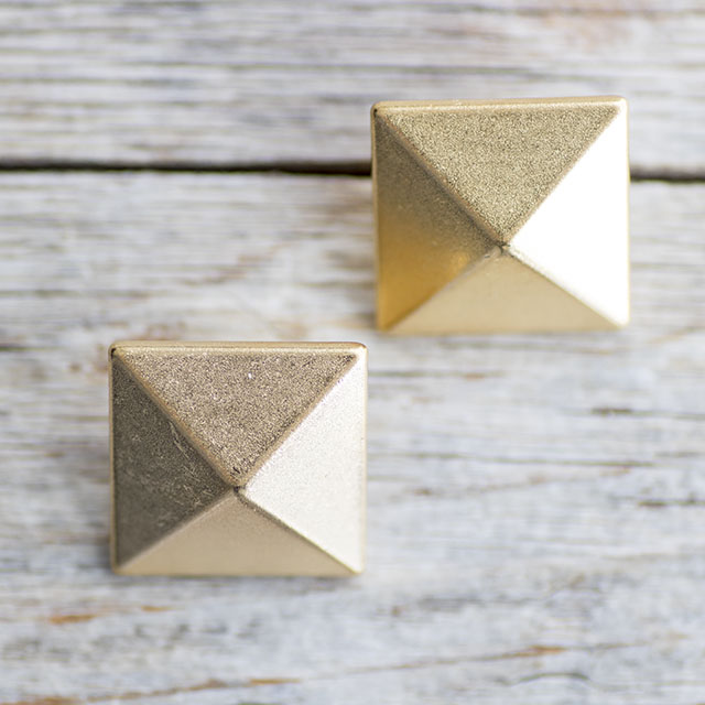 スタッズボタン