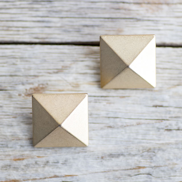 スタッズボタン