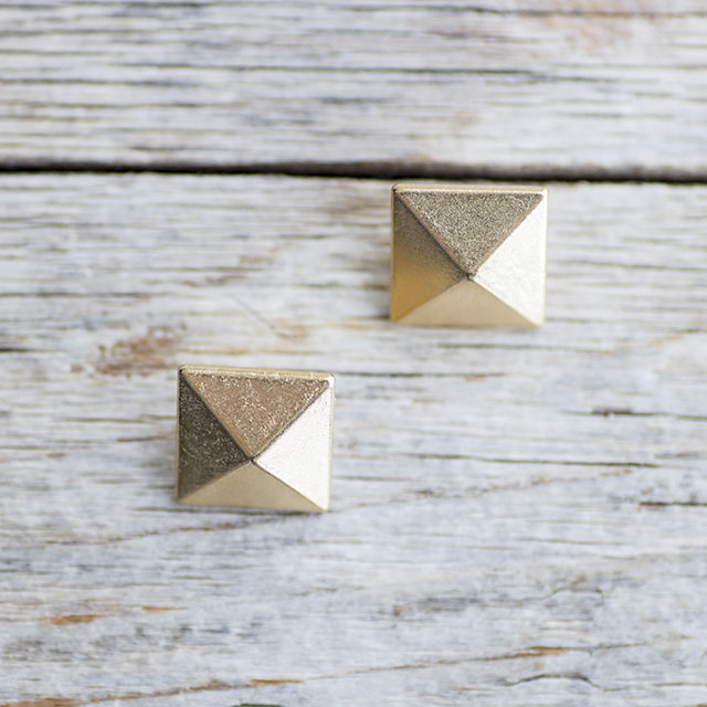 スタッズボタン