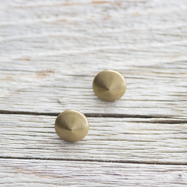 スタッズボタン