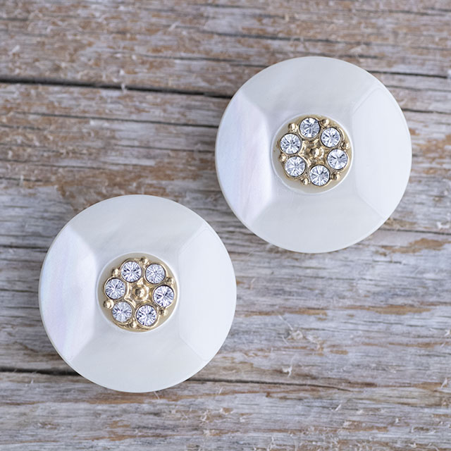 ビジューボタン