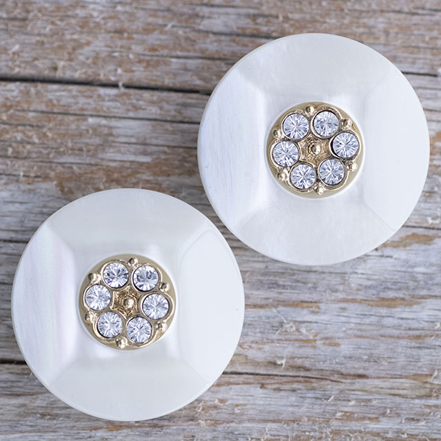 ビジューボタン