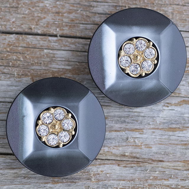 ビジューボタン