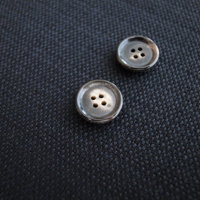 【厚みのある形(CORO)】本水牛ボタン#COROHORN 4穴14mm C/#DB【ブラウン】