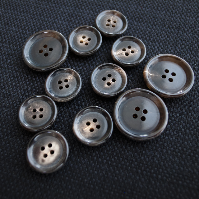 【厚みのある形(CORO)】本水牛ボタン#COROHORN 4穴14mm&19mmセット C/#DB【ブラウン】＊＊＊10％OFF＊＊＊