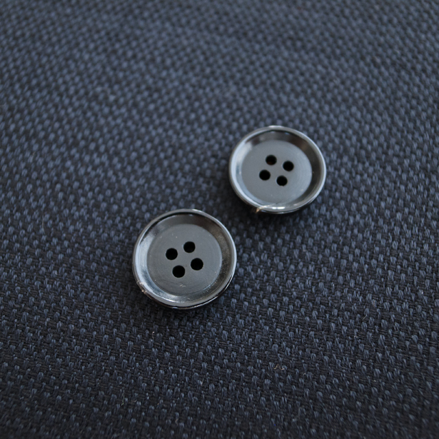 【厚みのある形(CORO)】本水牛ボタン#COROHORN 4穴14mm C/#B【ブラック】