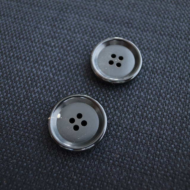 【厚みのある形(CORO)】本水牛ボタン#COROHORN 4穴19mm C/#B【ブラック】