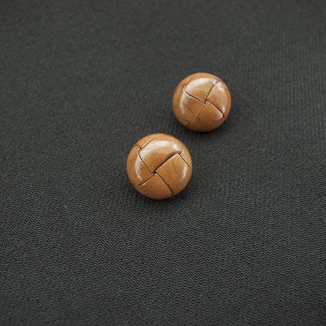 レザーくるみボタン