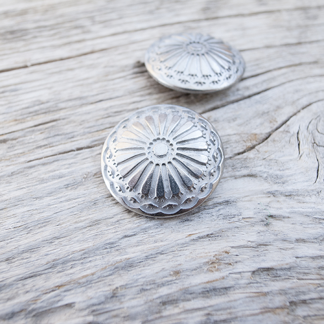 コンチョボタン