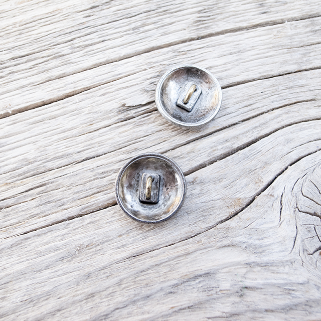 コンチョボタン