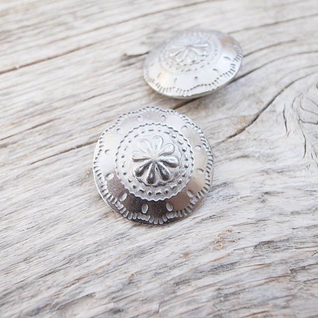 コンチョボタン