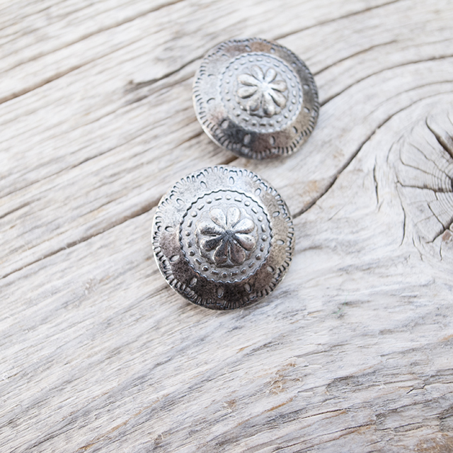 コンチョボタン