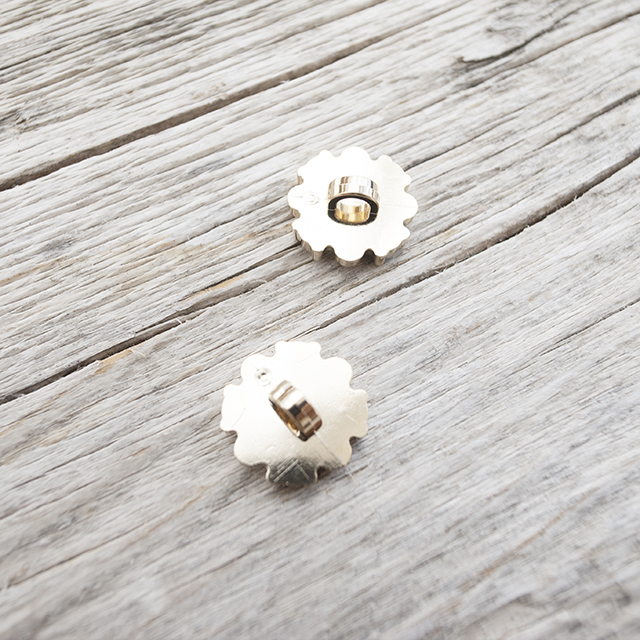 スワロフスキービジューボタン