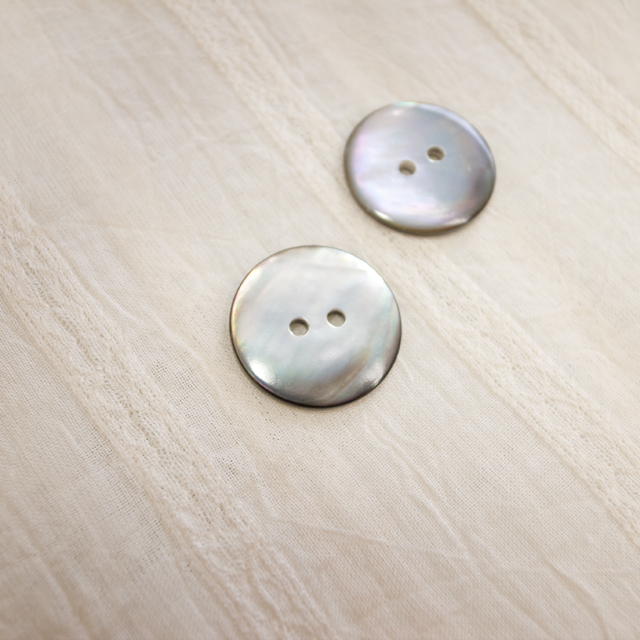 【丸型(定番)】黒蝶貝 貝ボタン#00150 2穴 20mm