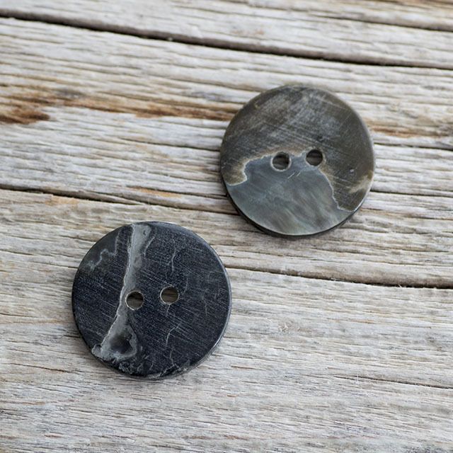 黒蝶貝ボタン 20mm|貝ボタンの卸通販《タカシマボタン》