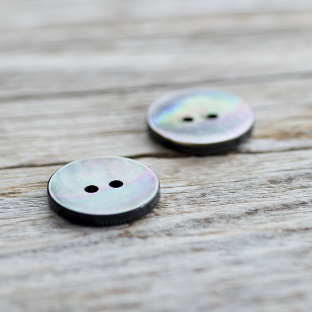 黒蝶貝ボタン 18mm|貝ボタンの卸通販《タカシマボタン》