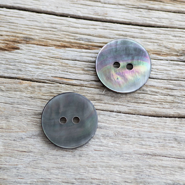 黒蝶貝ボタン 20mm|貝ボタンの卸通販《タカシマボタン》