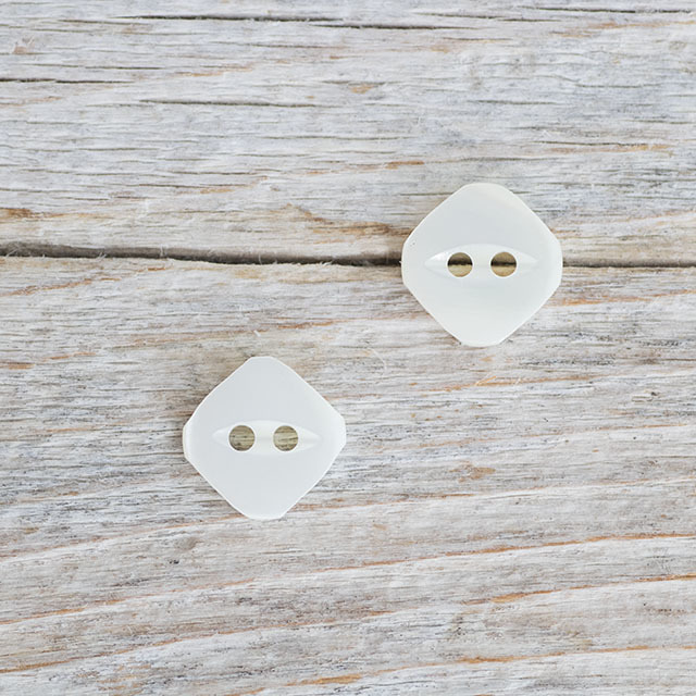 【四角いボタン (キャッツアイ)】高瀬貝ボタン#bt127 2穴10mm