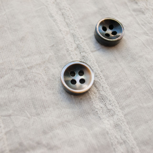 【厚みのあるボタン(4mm厚)】黒蝶貝貝ボタン#bt131 4穴11.5mm