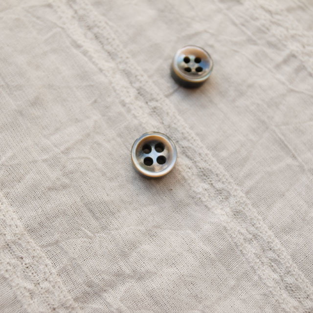 【厚みのあるボタン(4mm厚)】黒蝶貝貝ボタン#bt131 4穴9mm