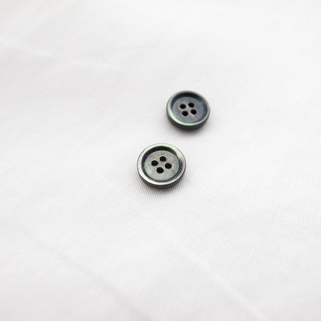 【厚みのある形(シャツ用 2.5mm厚)】黒蝶貝ボタン#uramigaki25 4穴9mm TAKASHIMAオリジナルモデル