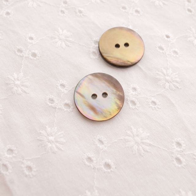 【丸型(定番)】茶蝶貝 貝ボタン#00150 2穴20mm