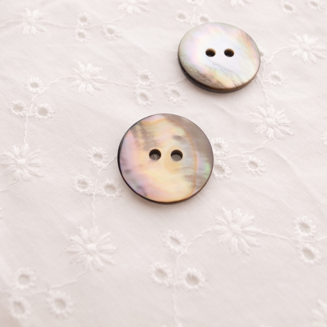 【丸型(定番)】茶蝶貝 貝ボタン#00150 2穴23mm