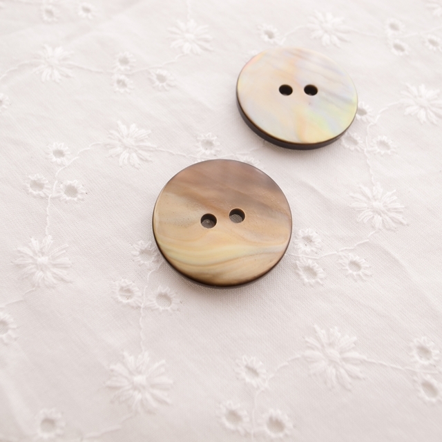 【丸型(定番)】茶蝶貝 貝ボタン#00150 2穴25mm