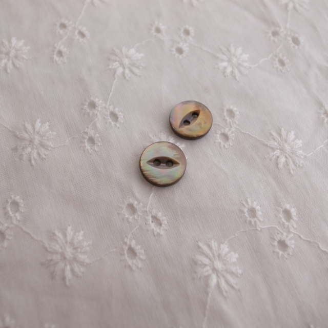 【丸型(デザイン キャッツアイ)】茶蝶貝ボタン#bt037 2穴10mm