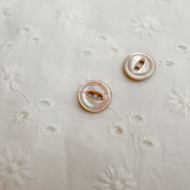 【丸型(デザイン キャッツアイ)】茶蝶貝ボタン#bt038 2穴10mm