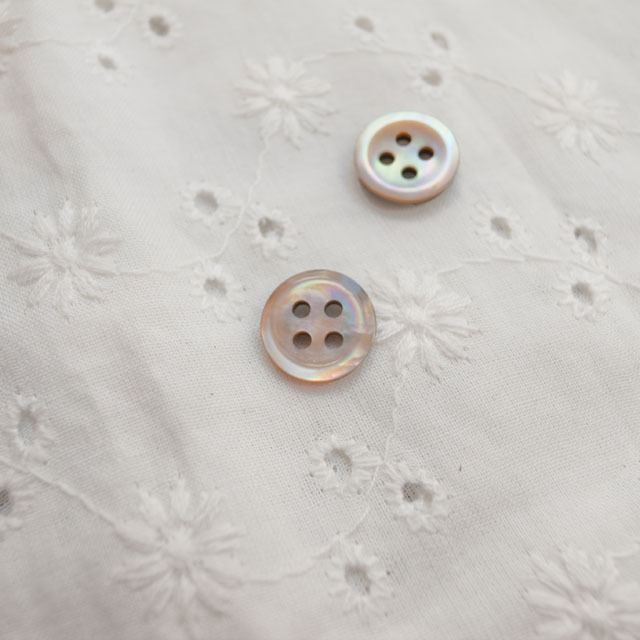 【丸型(定番 シンプルデザイン)】茶蝶貝ボタン#bt137 4穴10mm