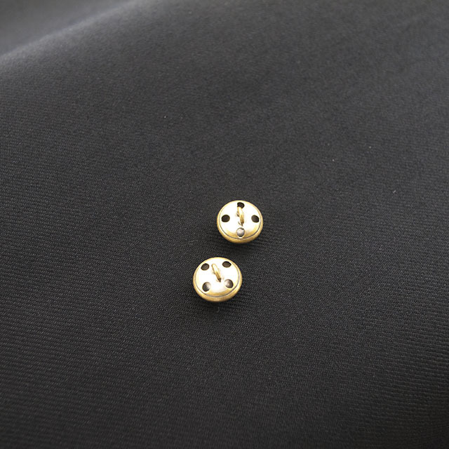 シンプルメタルボタン