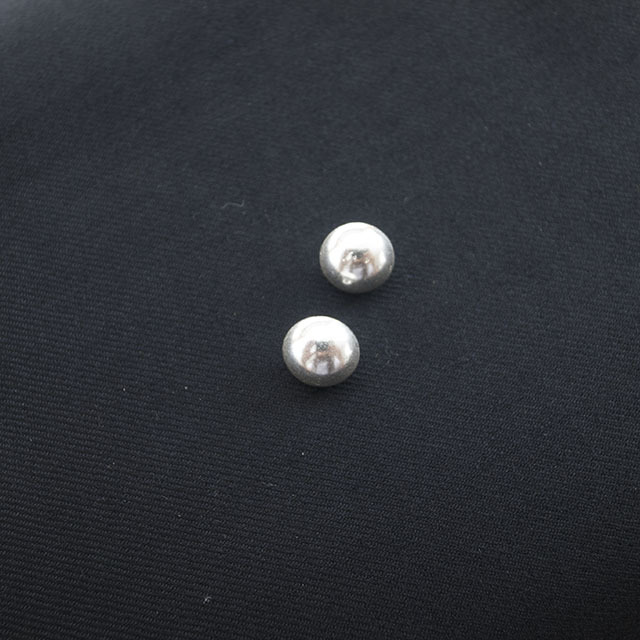 シンプルメタルボタン