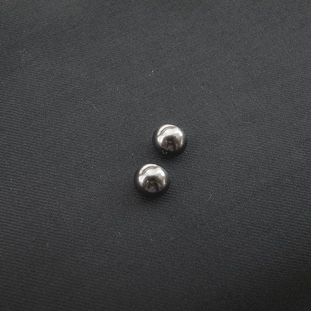 シンプルメタルボタン