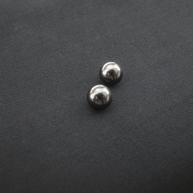 シンプルメタルボタン