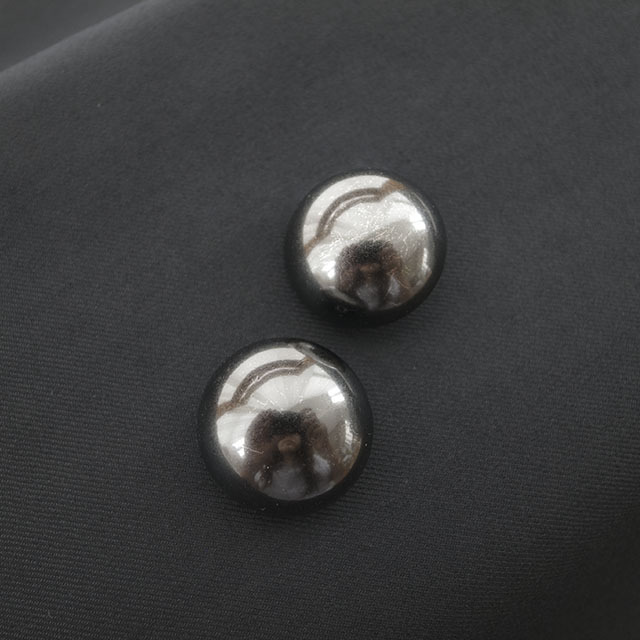 シンプルメタルボタン