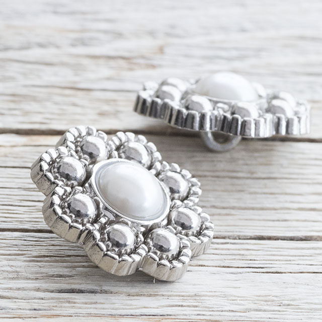 ビジューボタン