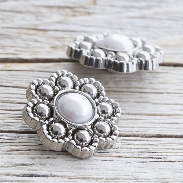 ビジューボタン