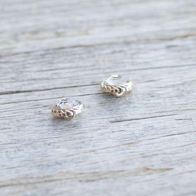 ビジューボタン