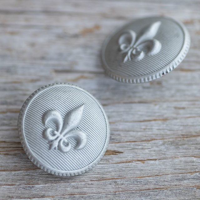 百合の紋章ボタン 21mm |メタルボタンの卸通販 《タカシマ》