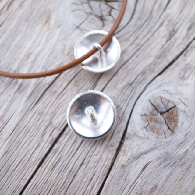 コンチョボタン