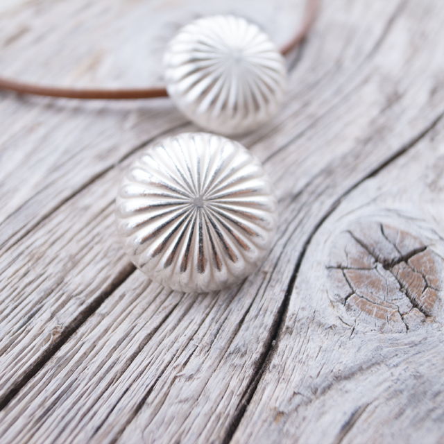 コンチョボタン