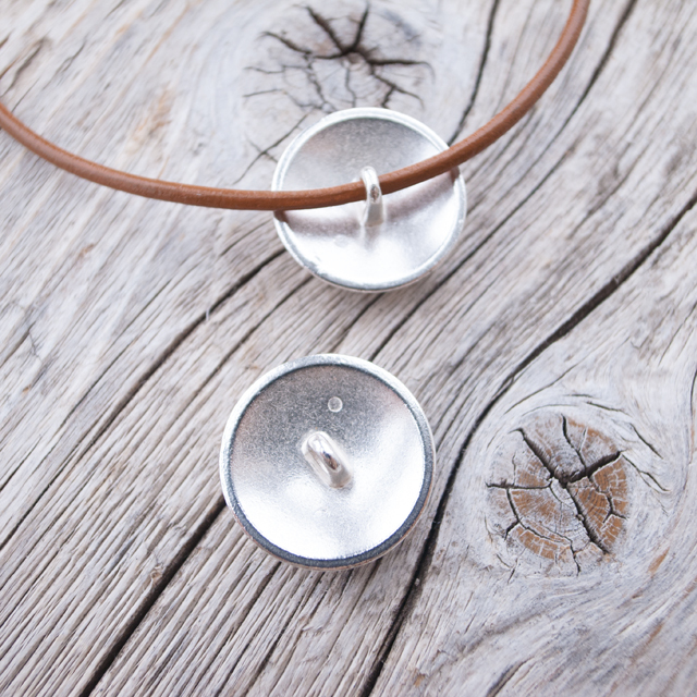 コンチョボタン